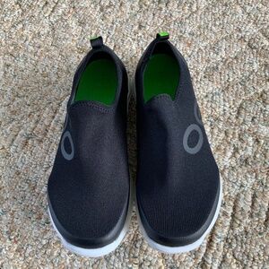 Women's OOFOS Sport Low Shoe - White Black Size: 9 Color: White & Bl